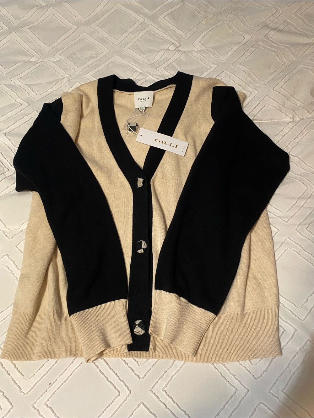GILLI Beige and Black Colorblock V-Neck Cardigan